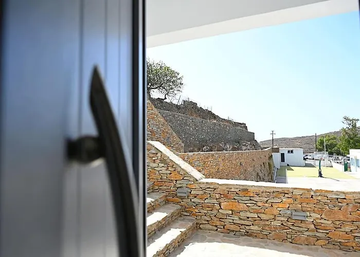Cycladic Nest In Dryopida