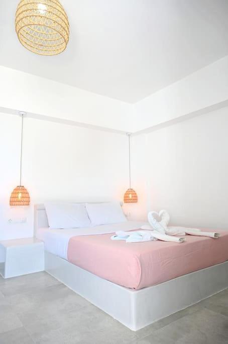 Cycladic Nest In Dryopida *